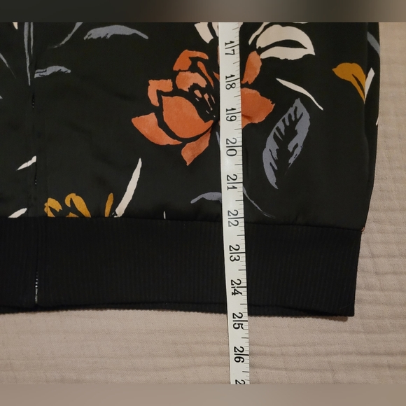 Saltwater LUXE Black Crossfire Bomber Jacket in floral Patern Size Medium - Picture 4 of 10